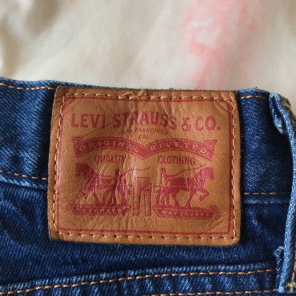 Dark Wash Vintage Levi Jeans - Picture 6 of 6